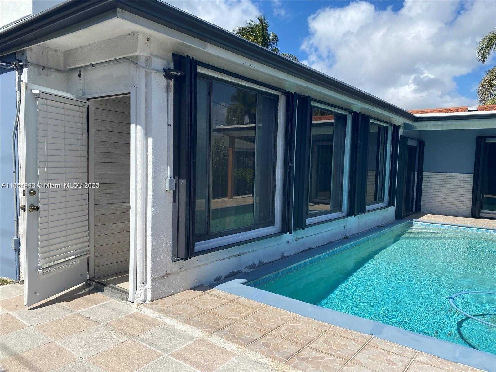 Small Image of 1750 NORTH EAST 40TH PL, Oakland Park Number 6