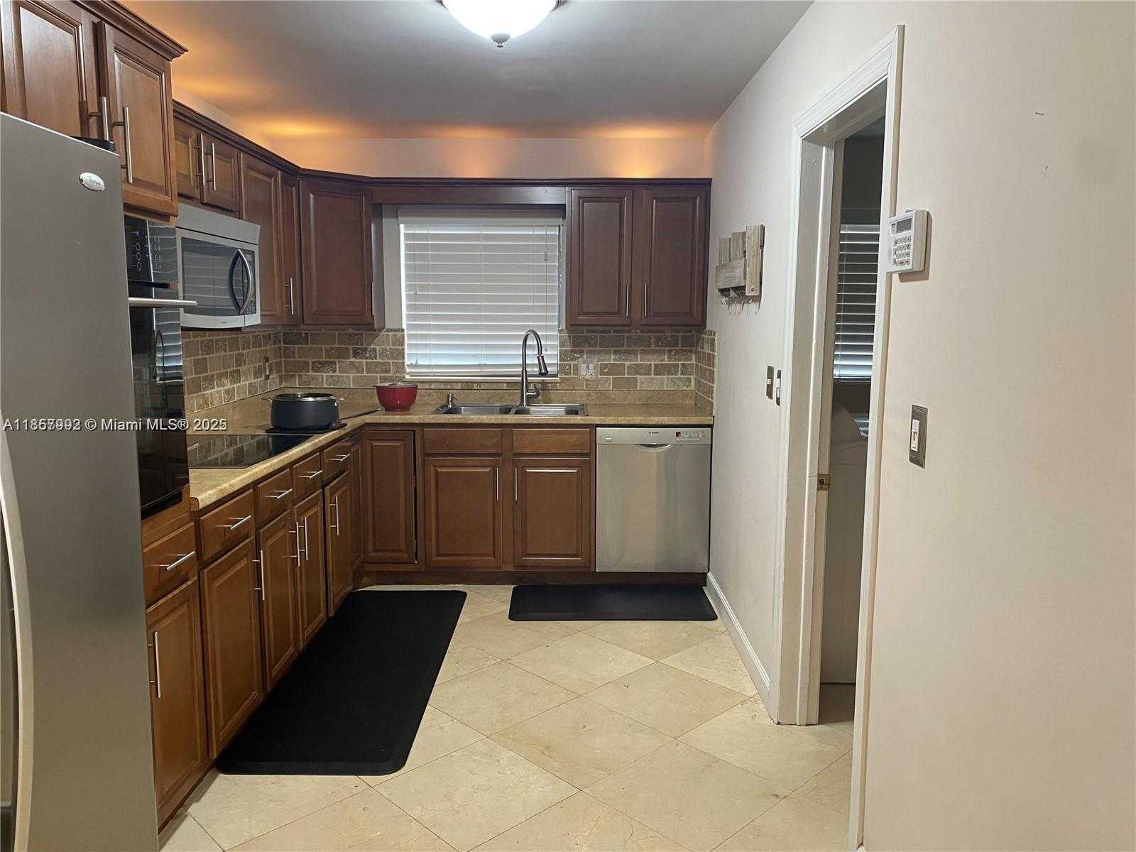 Small Image of 1750 NORTH EAST 40TH PL, Oakland Park Number 9