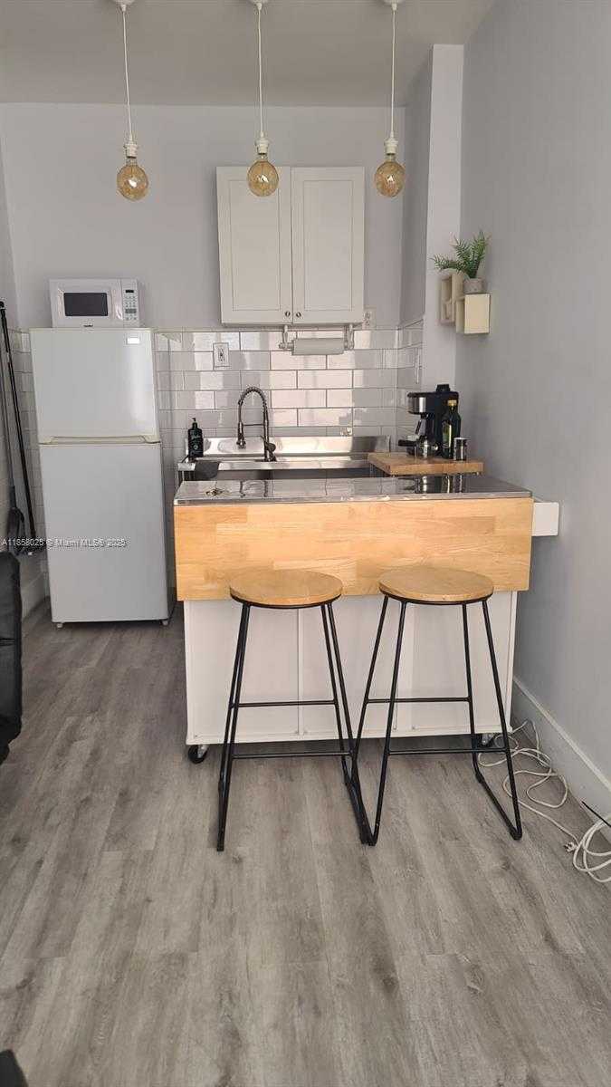 Small Image of 3710 COLLINS AVE #N-309, Miami Beach Number 2
