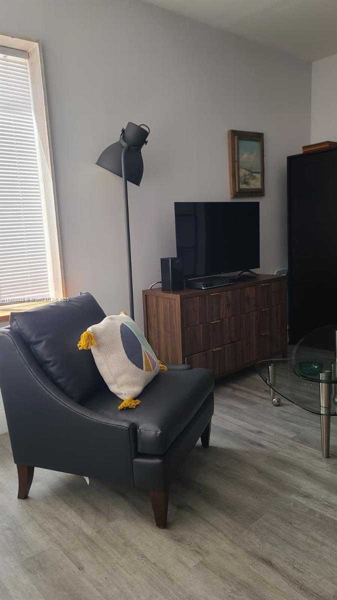 Small Image of 3710 COLLINS AVE #N-309, Miami Beach Number 4