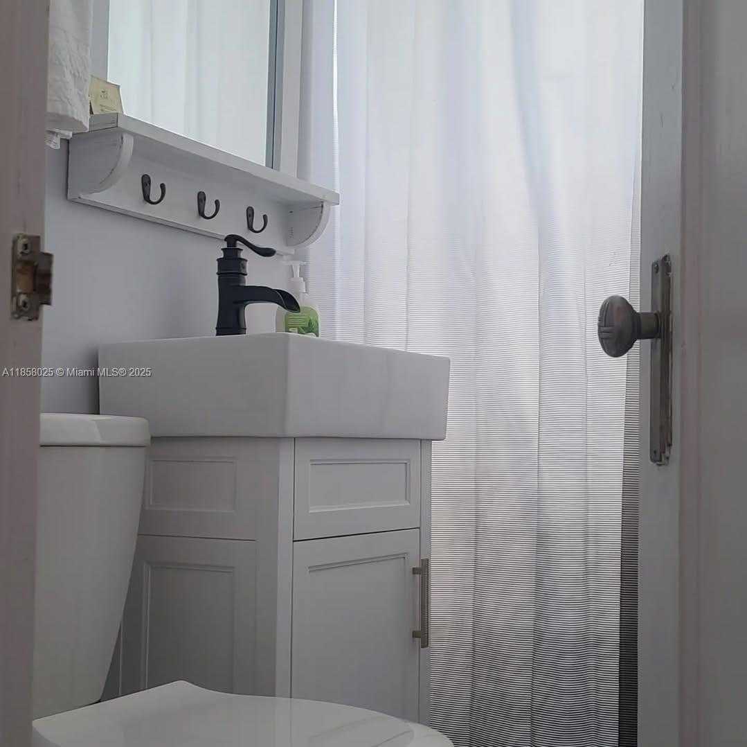 Small Image of 3710 COLLINS AVE #N-309, Miami Beach Number 8