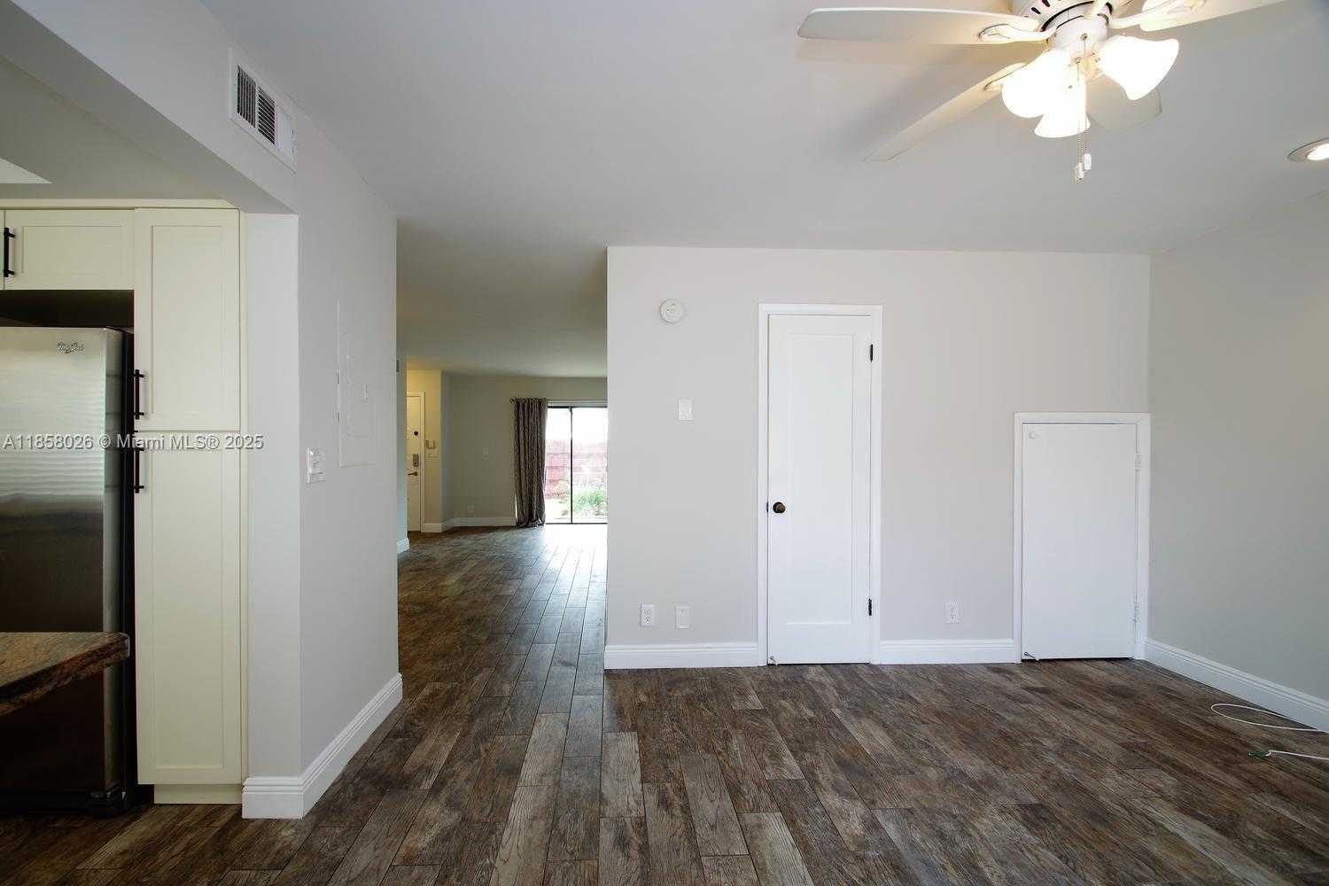Small Image of 3010 WILLOW LN #264, Hollywood Number 11