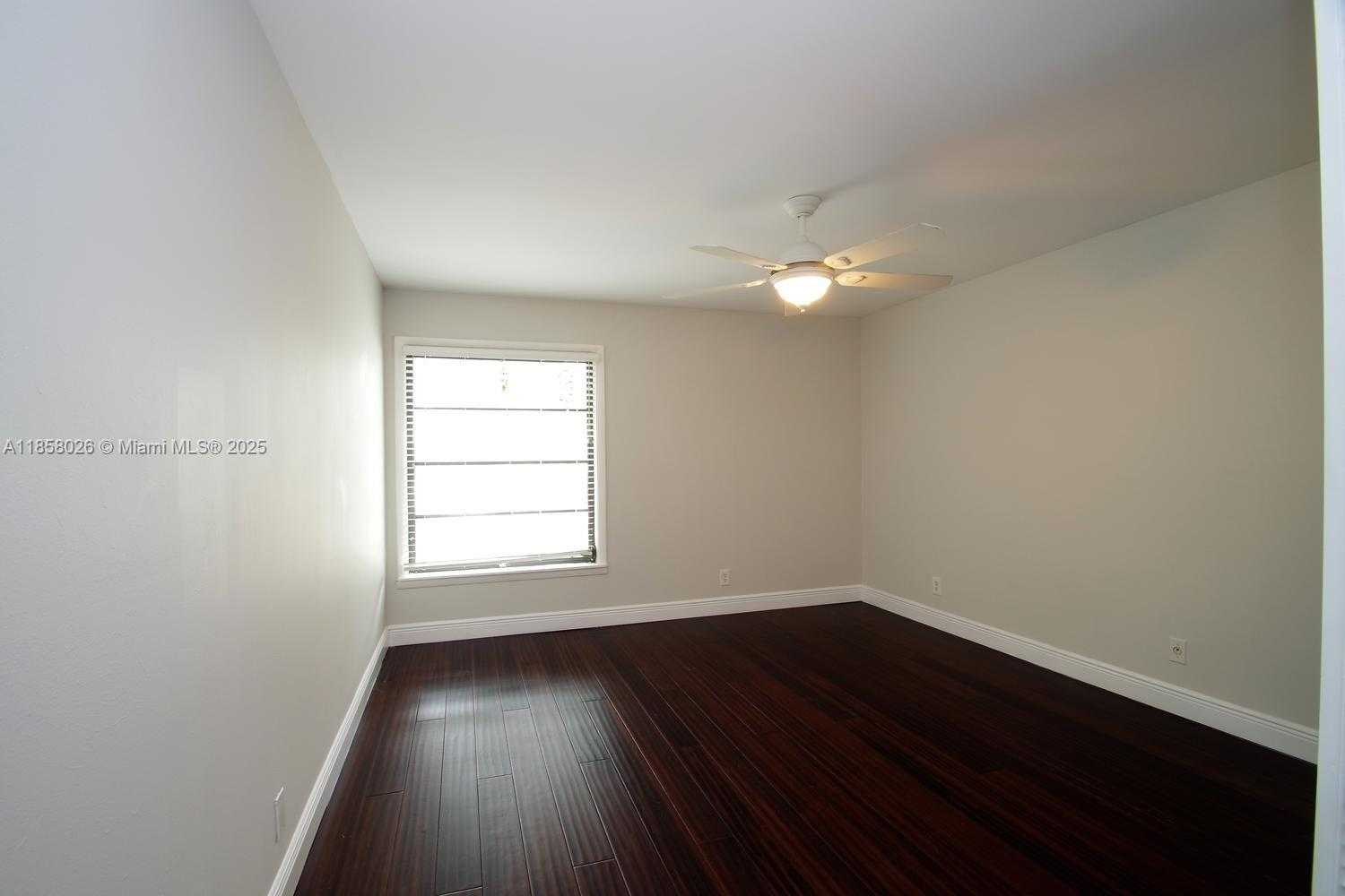 Small Image of 3010 WILLOW LN #264, Hollywood Number 14