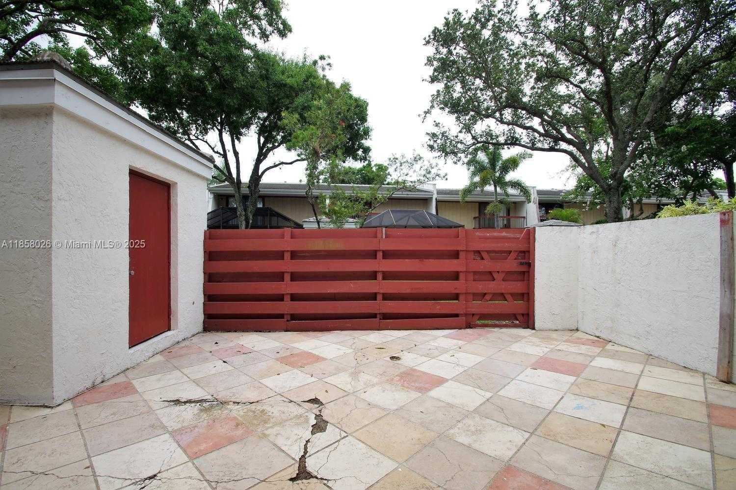 Small Image of 3010 WILLOW LN #264, Hollywood Number 24