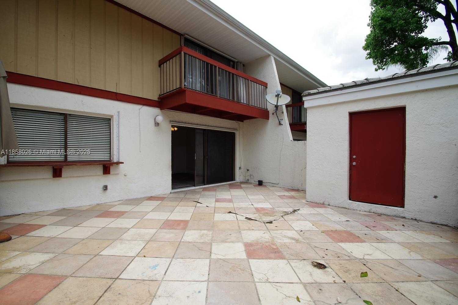Small Image of 3010 WILLOW LN #264, Hollywood Number 25