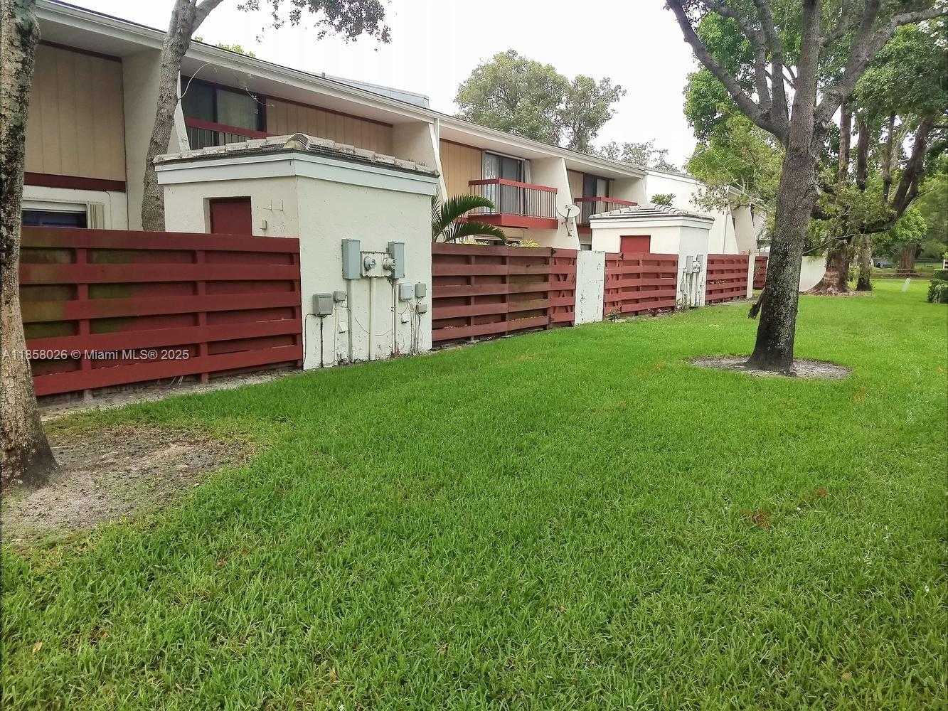 Small Image of 3010 WILLOW LN #264, Hollywood Number 30