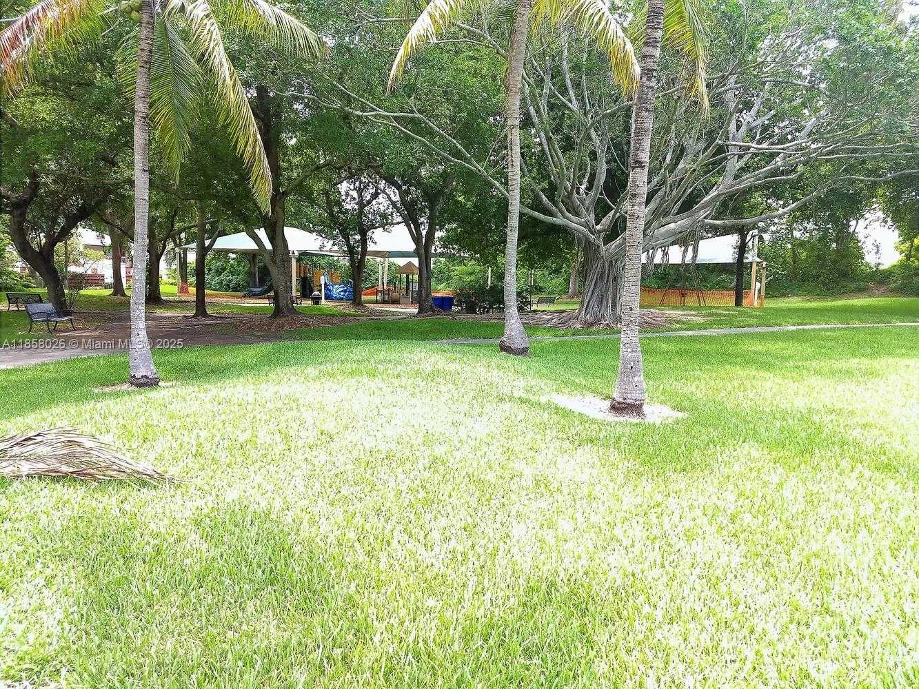 Small Image of 3010 WILLOW LN #264, Hollywood Number 33