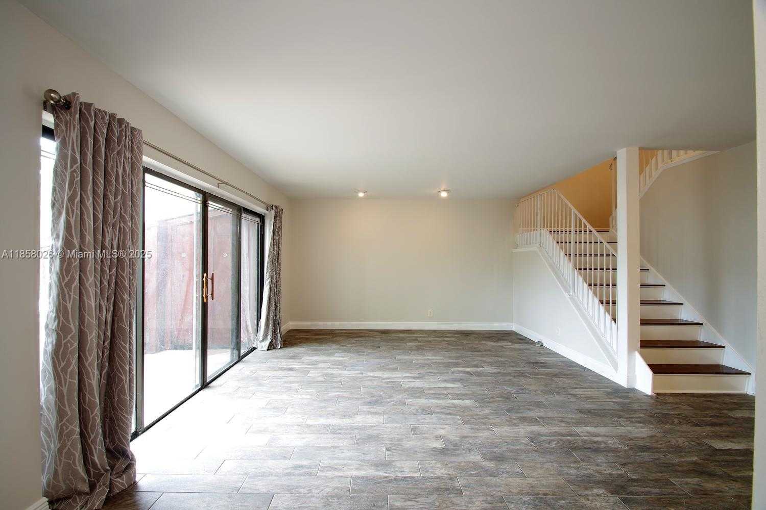 Small Image of 3010 WILLOW LN #264, Hollywood Number 4