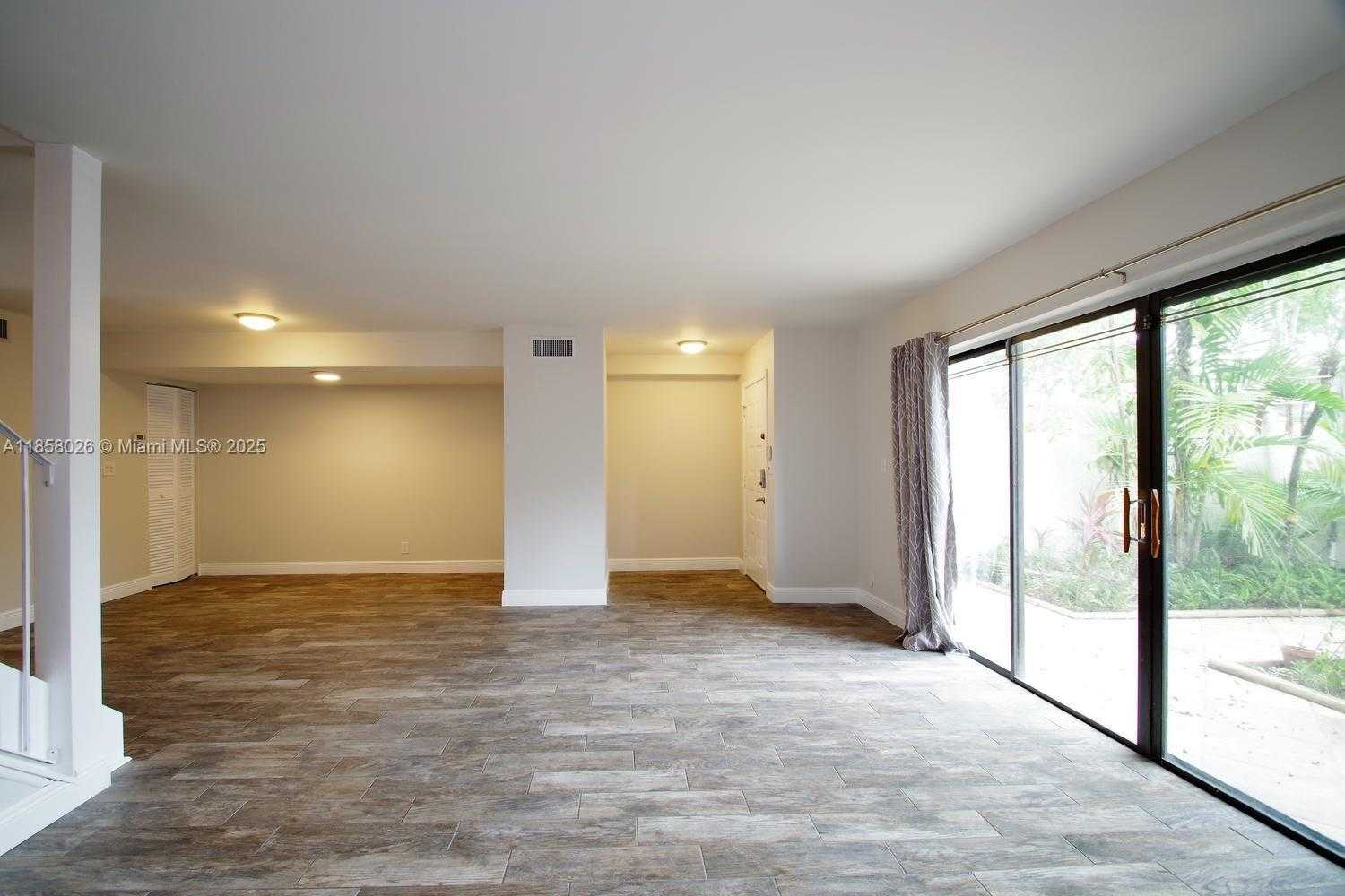Small Image of 3010 WILLOW LN #264, Hollywood Number 5