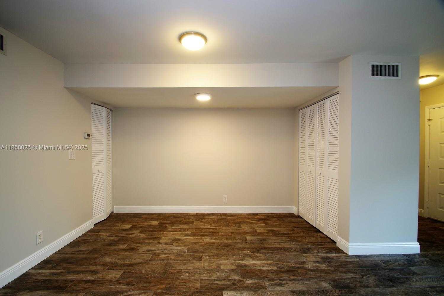 Small Image of 3010 WILLOW LN #264, Hollywood Number 8