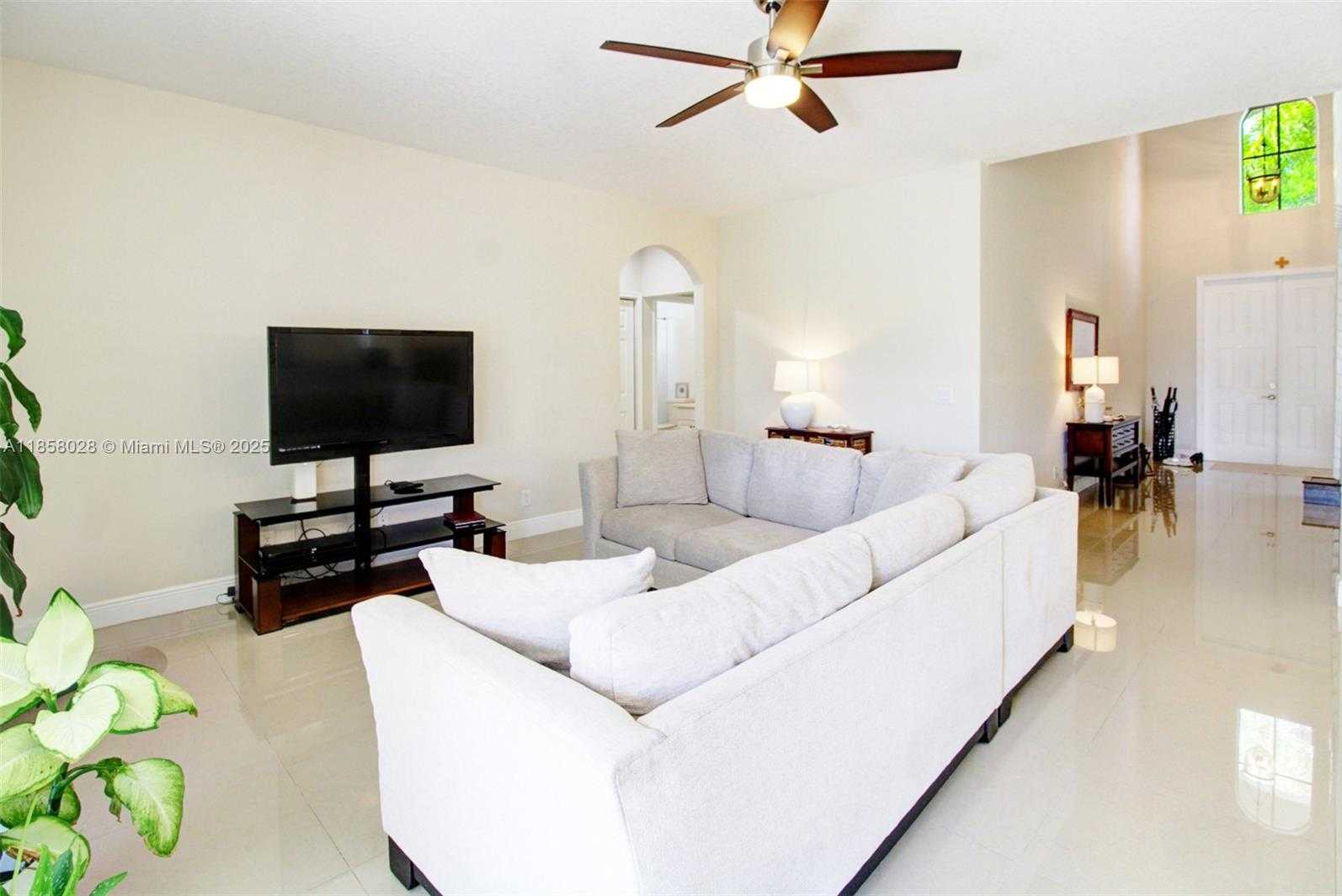 Small Image of 1610 SANDPIPER CIR, Weston Number 16