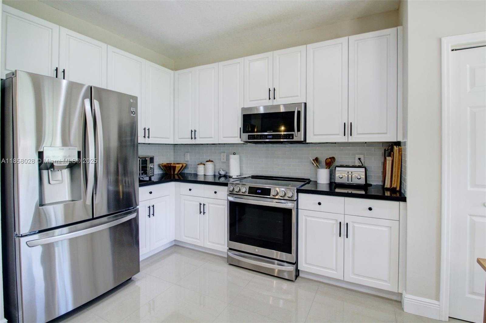 Small Image of 1610 SANDPIPER CIR, Weston Number 17