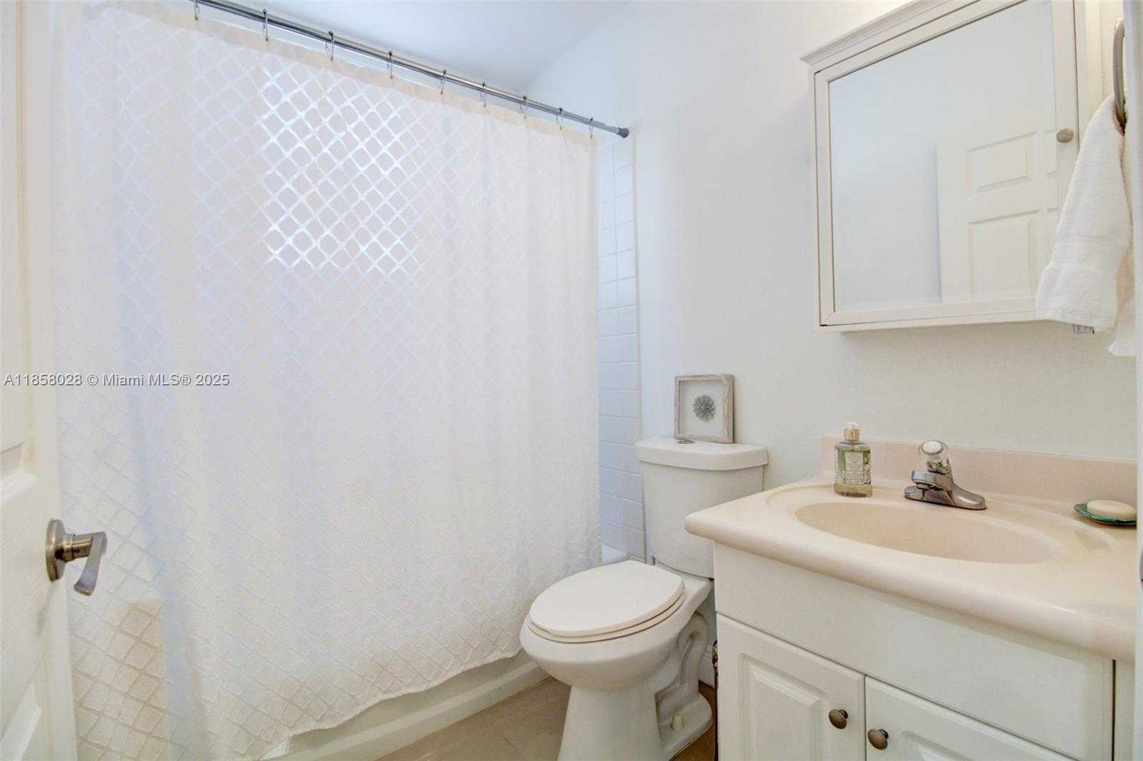 Small Image of 1610 SANDPIPER CIR, Weston Number 19