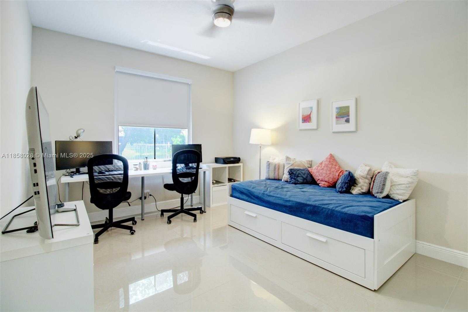Small Image of 1610 SANDPIPER CIR, Weston Number 20