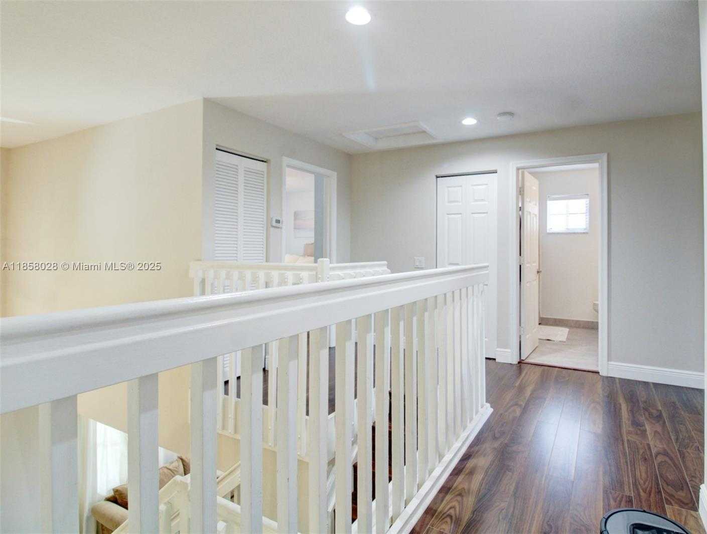 Small Image of 1610 SANDPIPER CIR, Weston Number 31