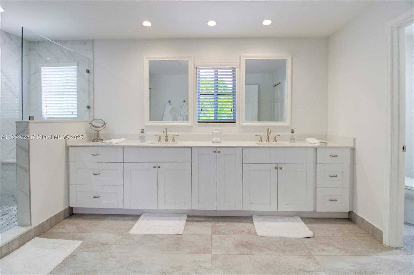 Small Image of 1610 SANDPIPER CIR, Weston Number 34