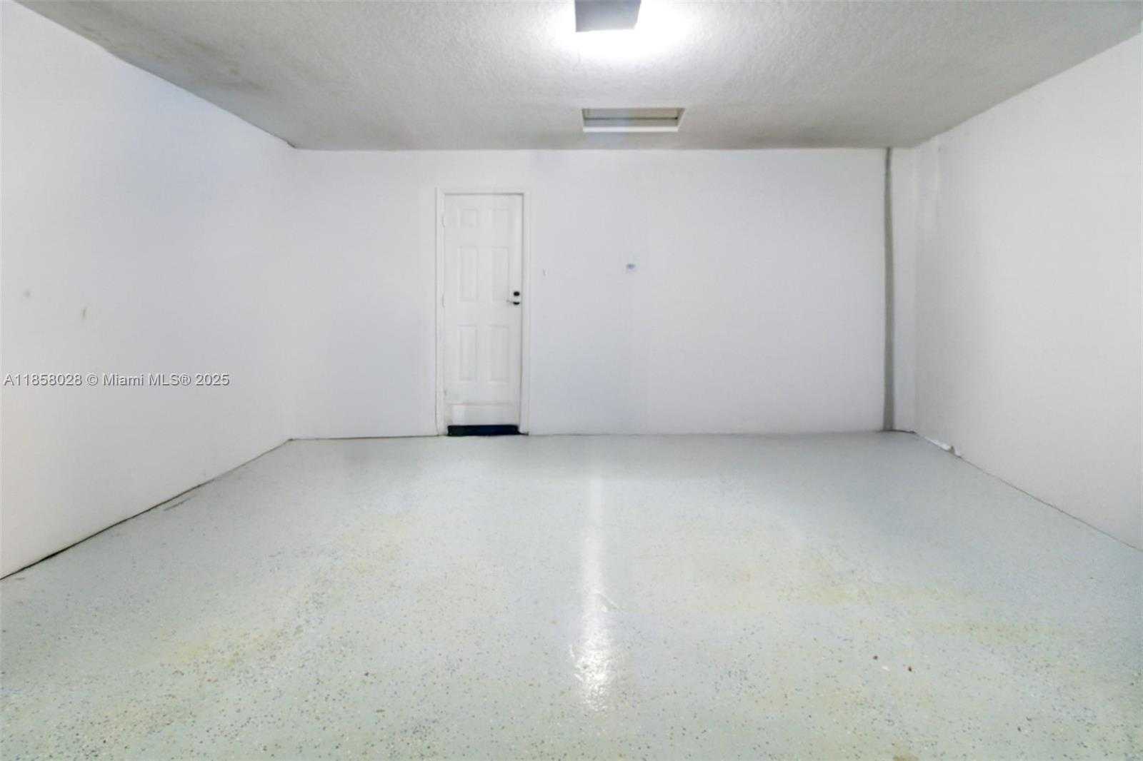 Small Image of 1610 SANDPIPER CIR, Weston Number 37