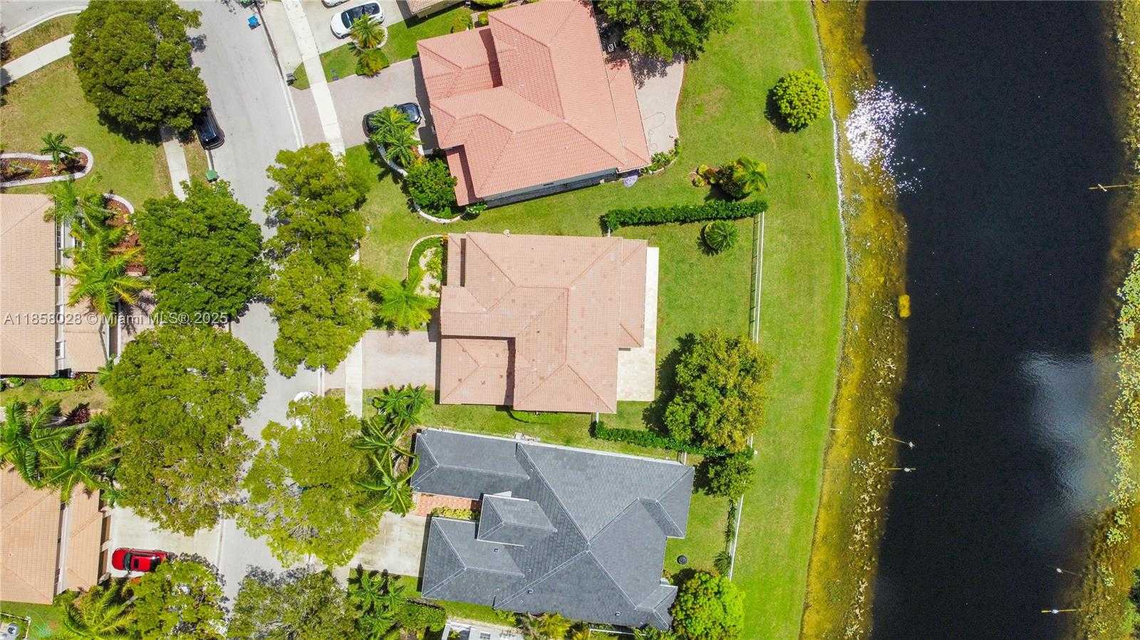 Small Image of 1610 SANDPIPER CIR, Weston Number 43