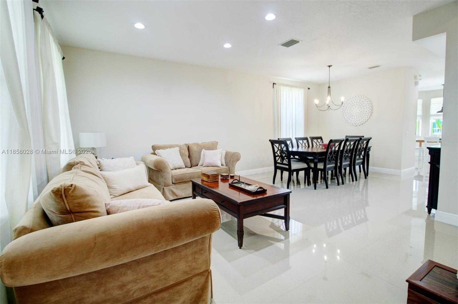Small Image of 1610 SANDPIPER CIR, Weston Number 5