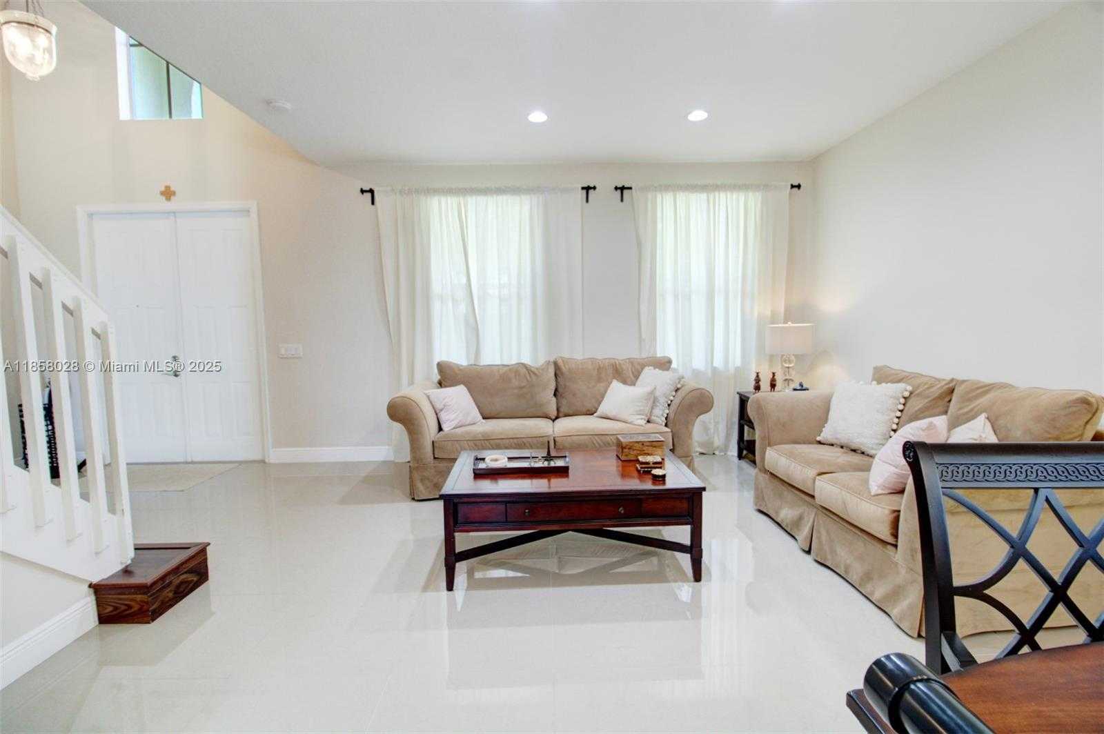 Small Image of 1610 SANDPIPER CIR, Weston Number 8