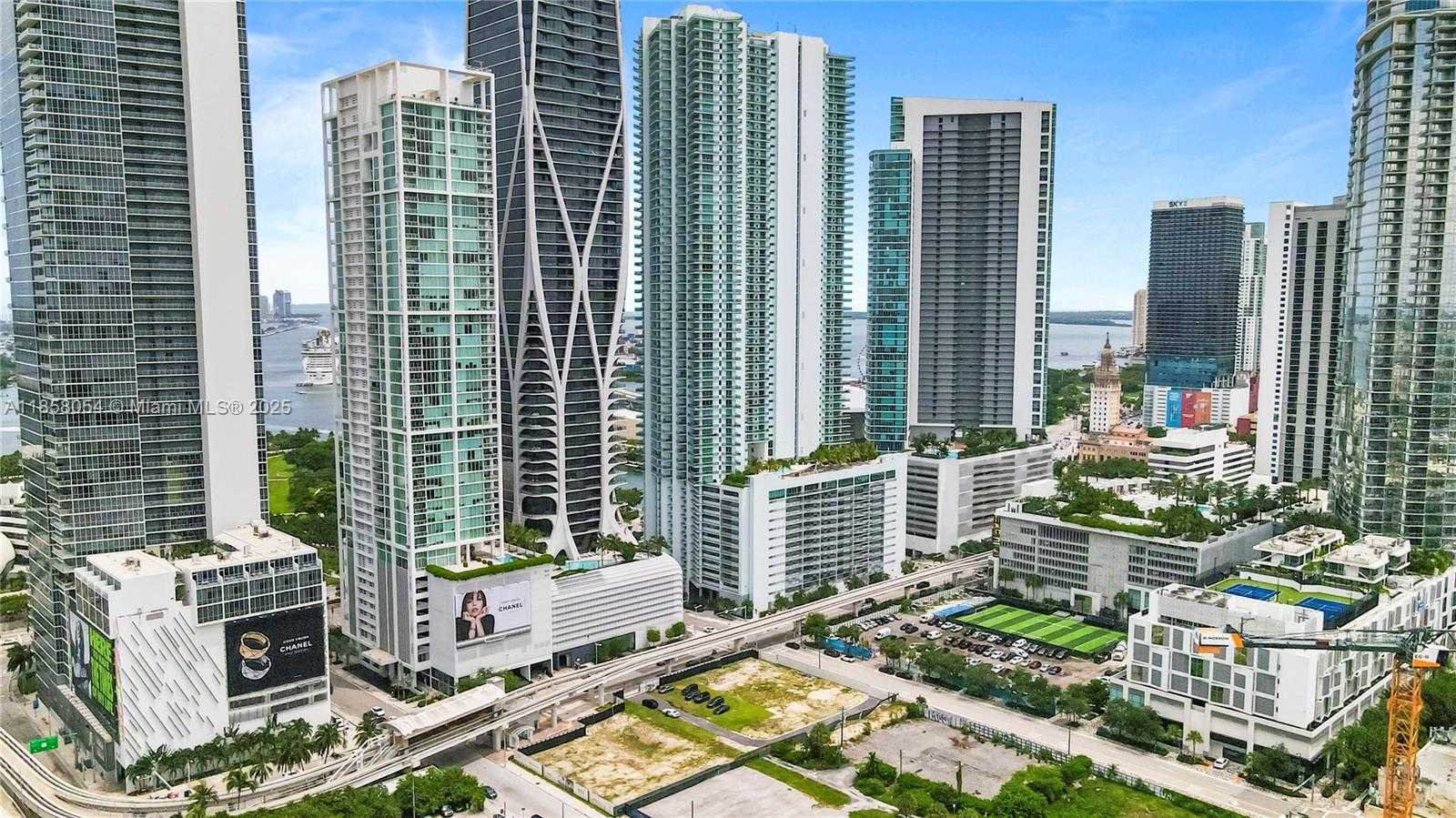 Small Image of 900 BISCAYNE BLVD #5102, Miami Number 44