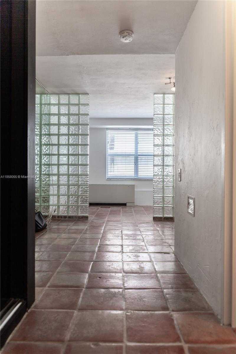 Small Image of 1250 WEST AVE #8R, Miami Beach Number 3