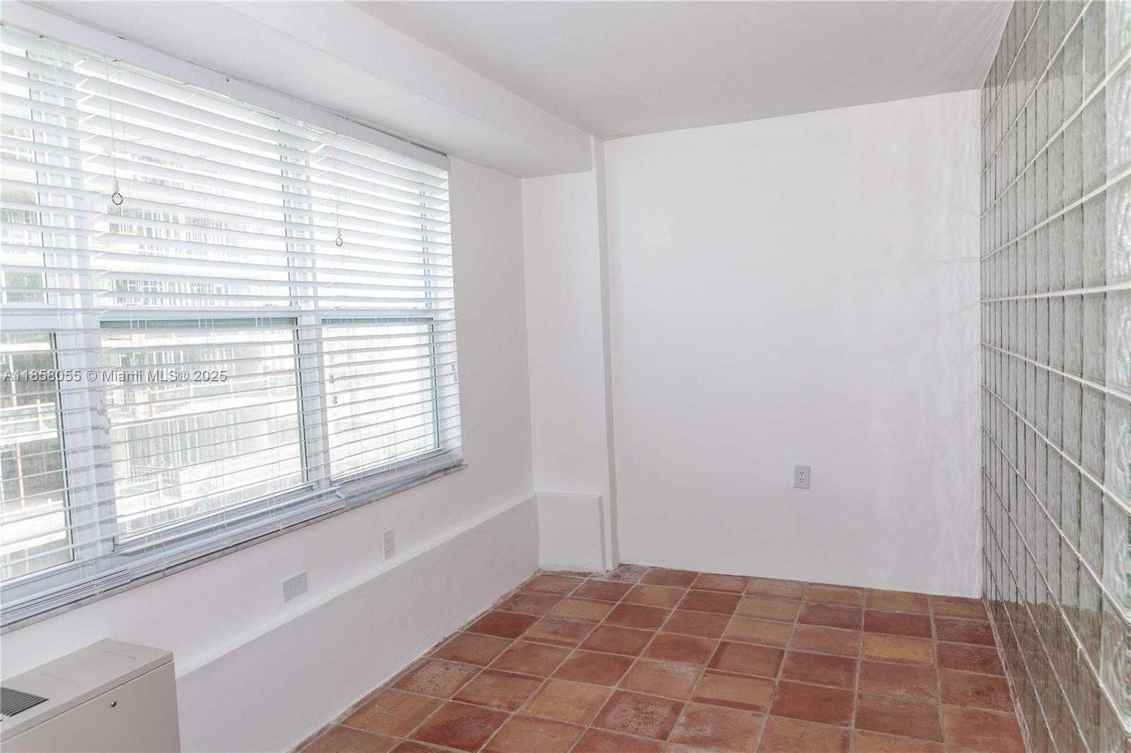Small Image of 1250 WEST AVE #8R, Miami Beach Number 4