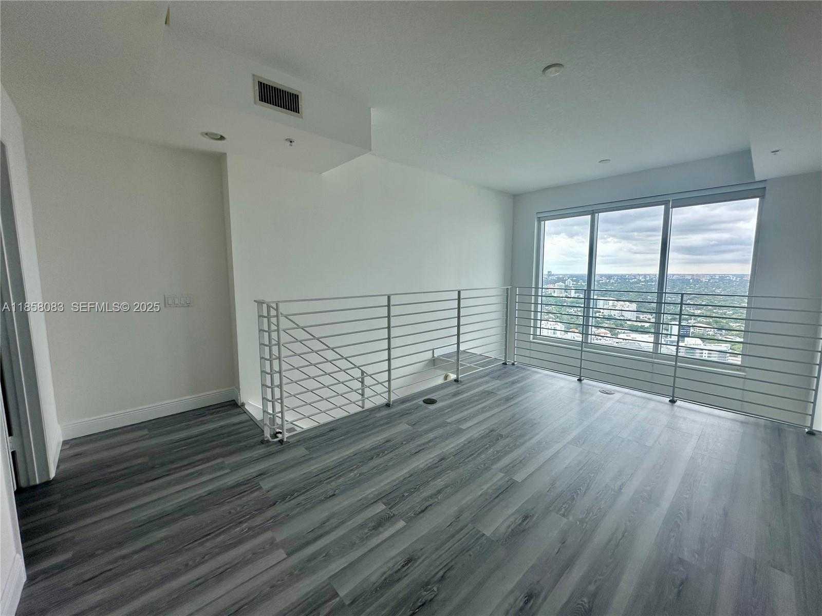 Small Image of 60 SOUTH WEST 13TH ST #3207, Miami Number 17