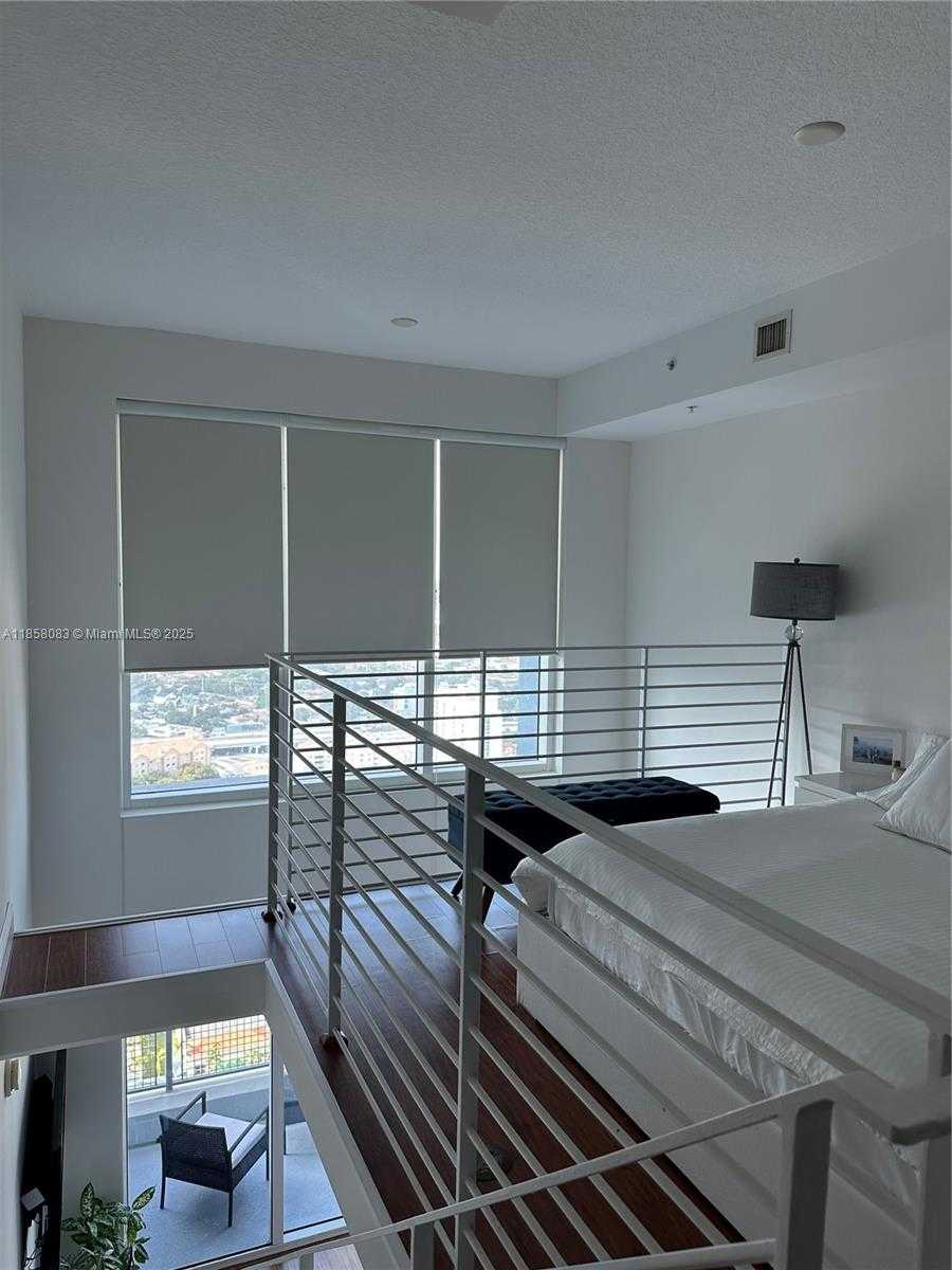 Small Image of 60 SOUTH WEST 13TH ST #3207, Miami Number 7
