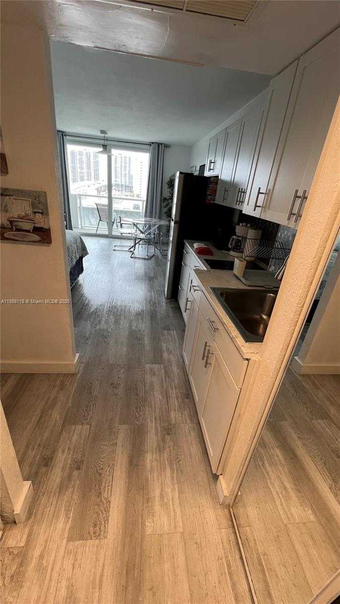 Small Image of 19201 COLLINS AVE #611, Sunny Isles Beach Number 9