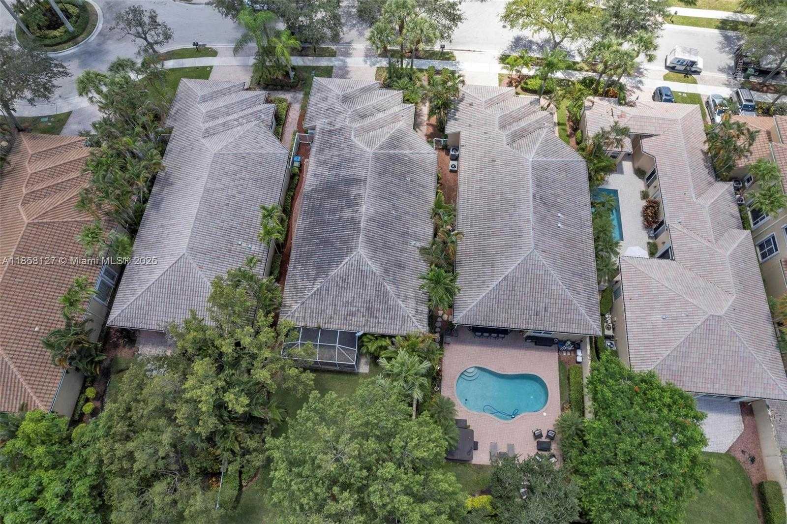 Small Image of 2468 BAY ISLE CT, Weston Number 19