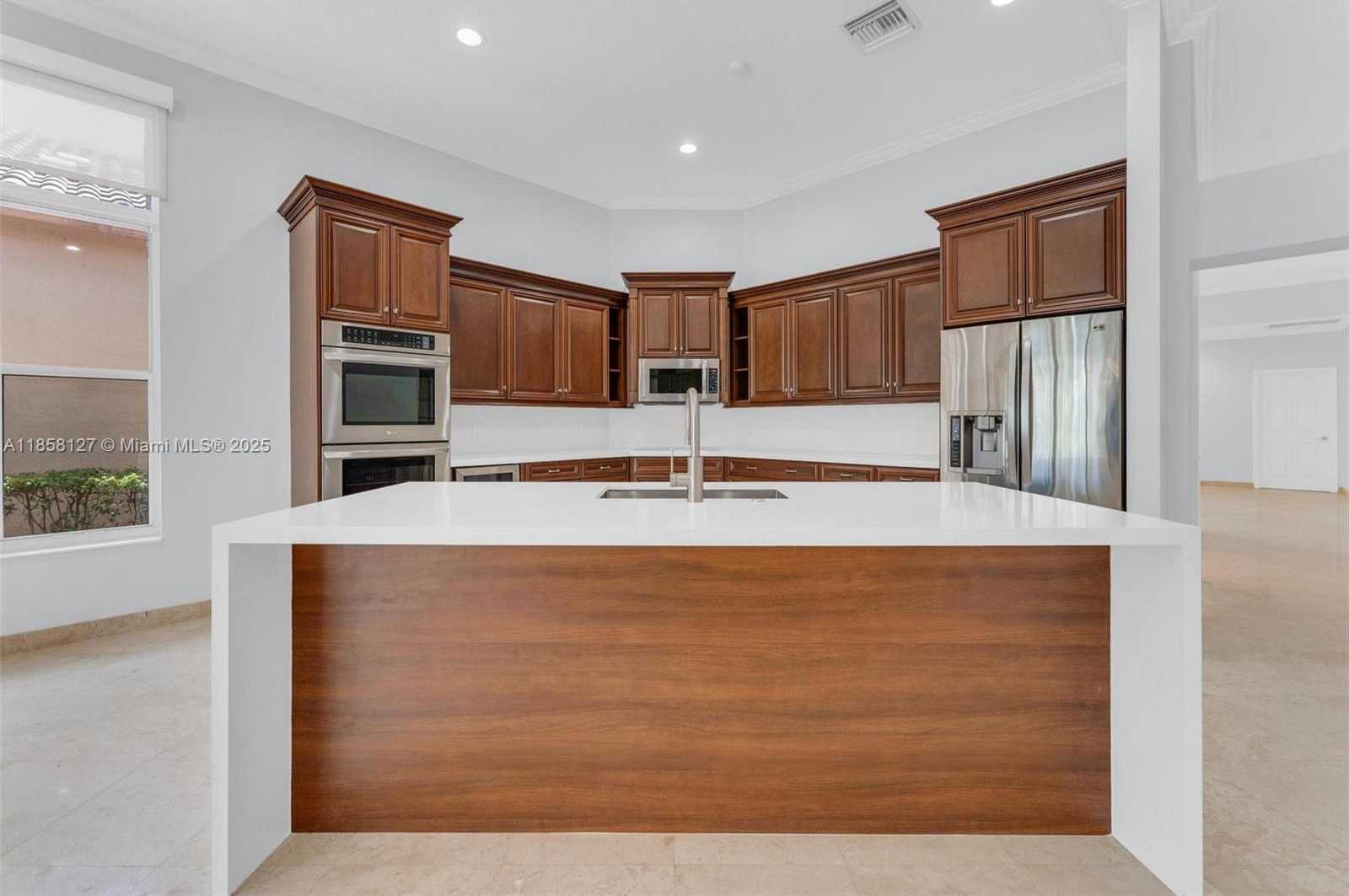 Small Image of 2468 BAY ISLE CT, Weston Number 2