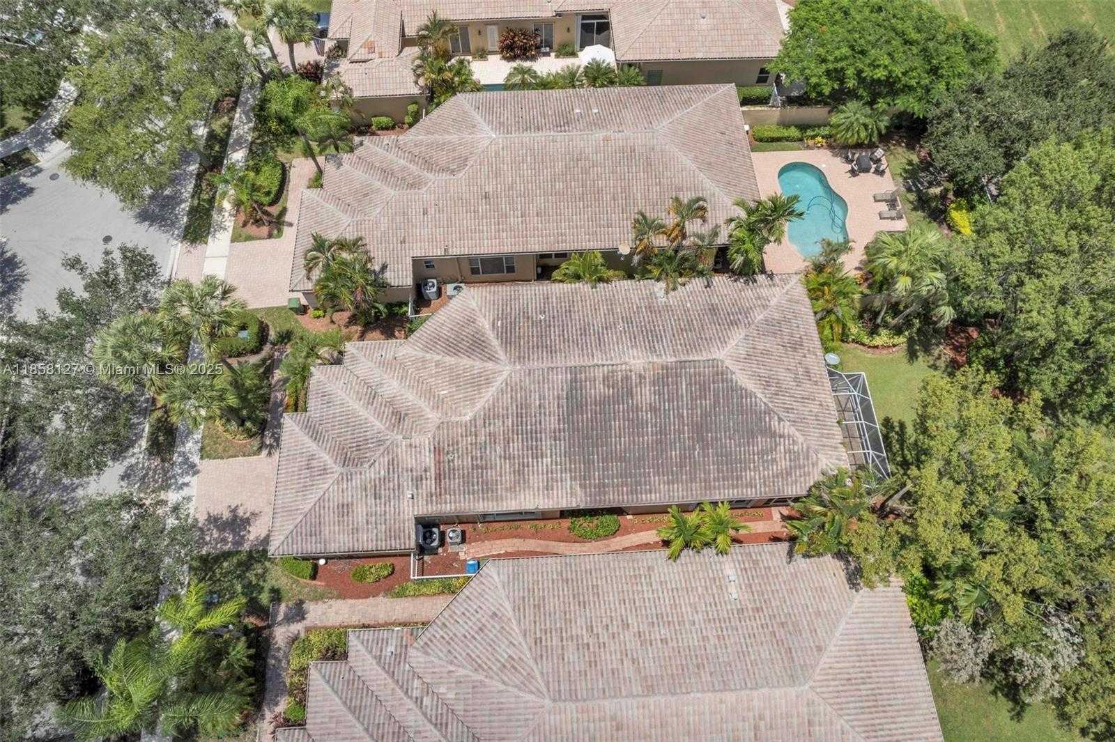 Small Image of 2468 BAY ISLE CT, Weston Number 20