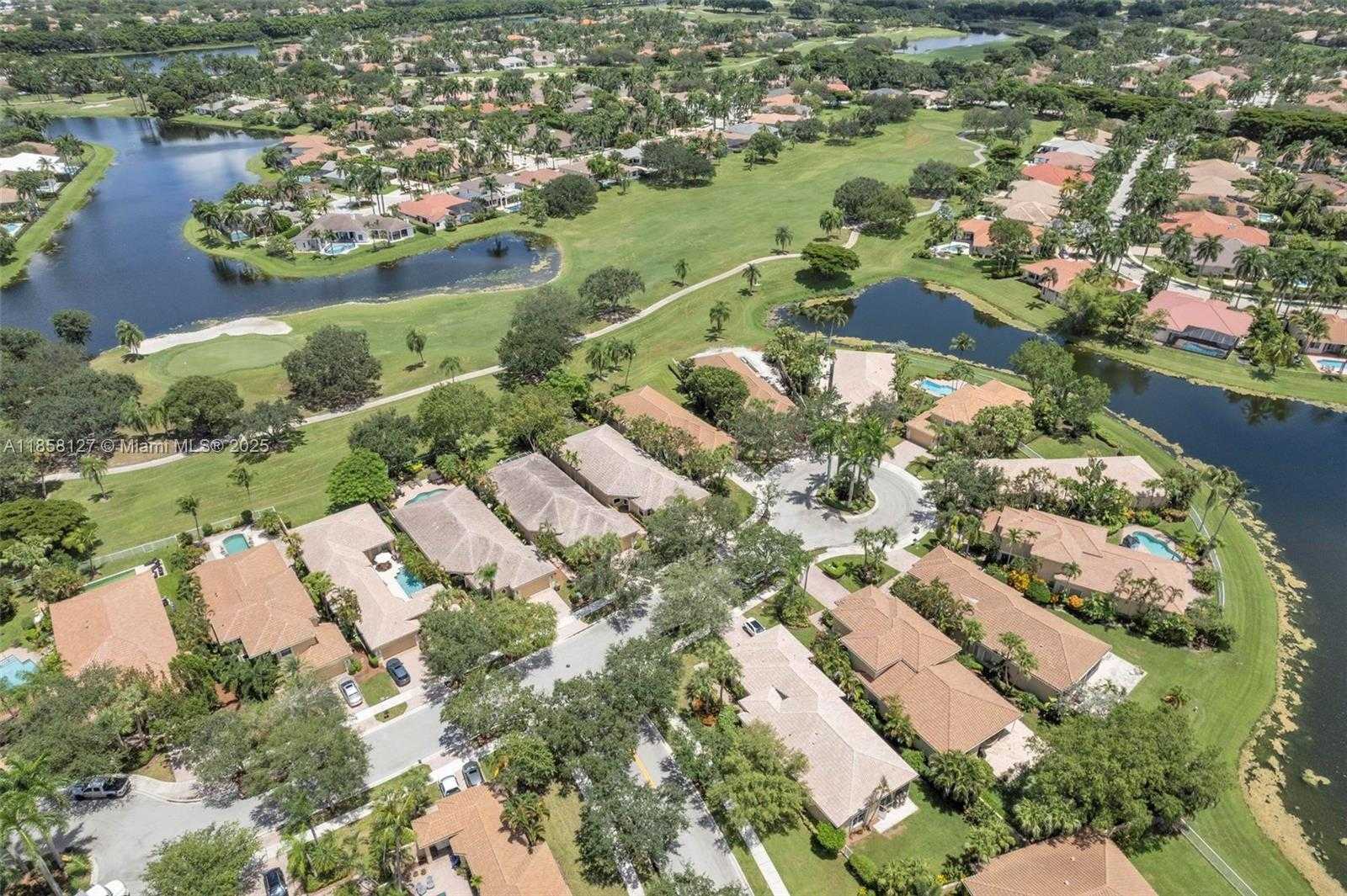 Small Image of 2468 BAY ISLE CT, Weston Number 23