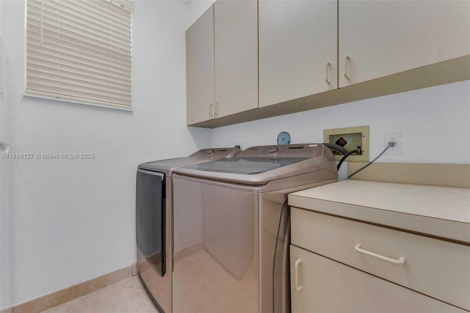 Small Image of 2468 BAY ISLE CT, Weston Number 25