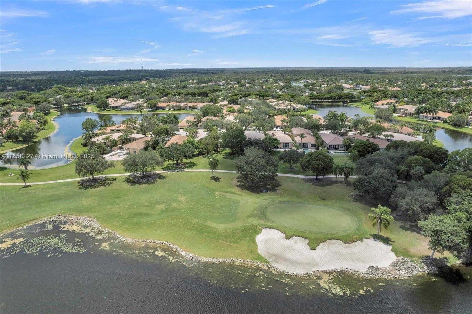 Small Image of 2468 BAY ISLE CT, Weston Number 26