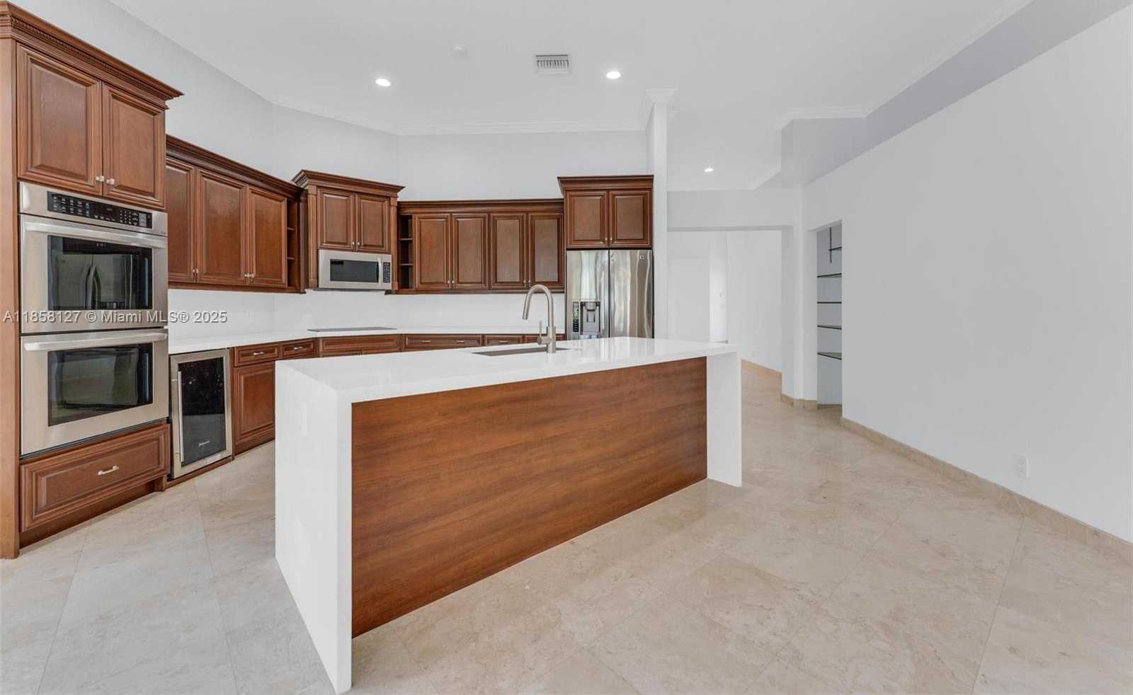 Small Image of 2468 BAY ISLE CT, Weston Number 3