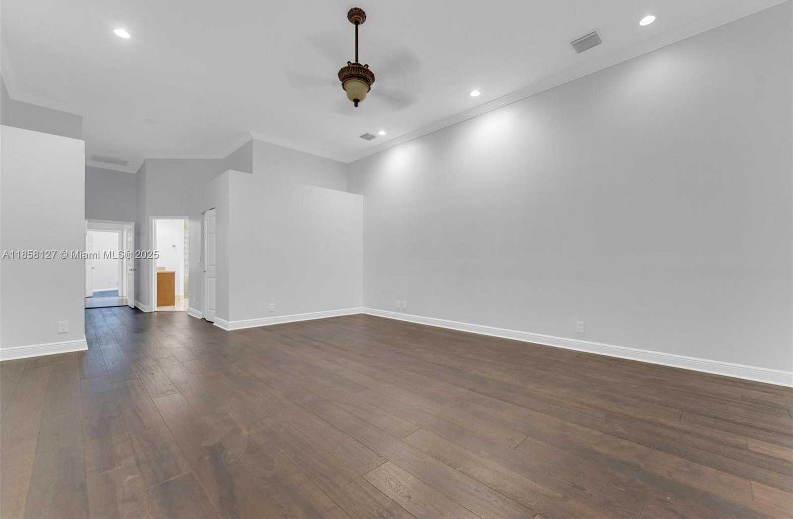 Small Image of 2468 BAY ISLE CT, Weston Number 35