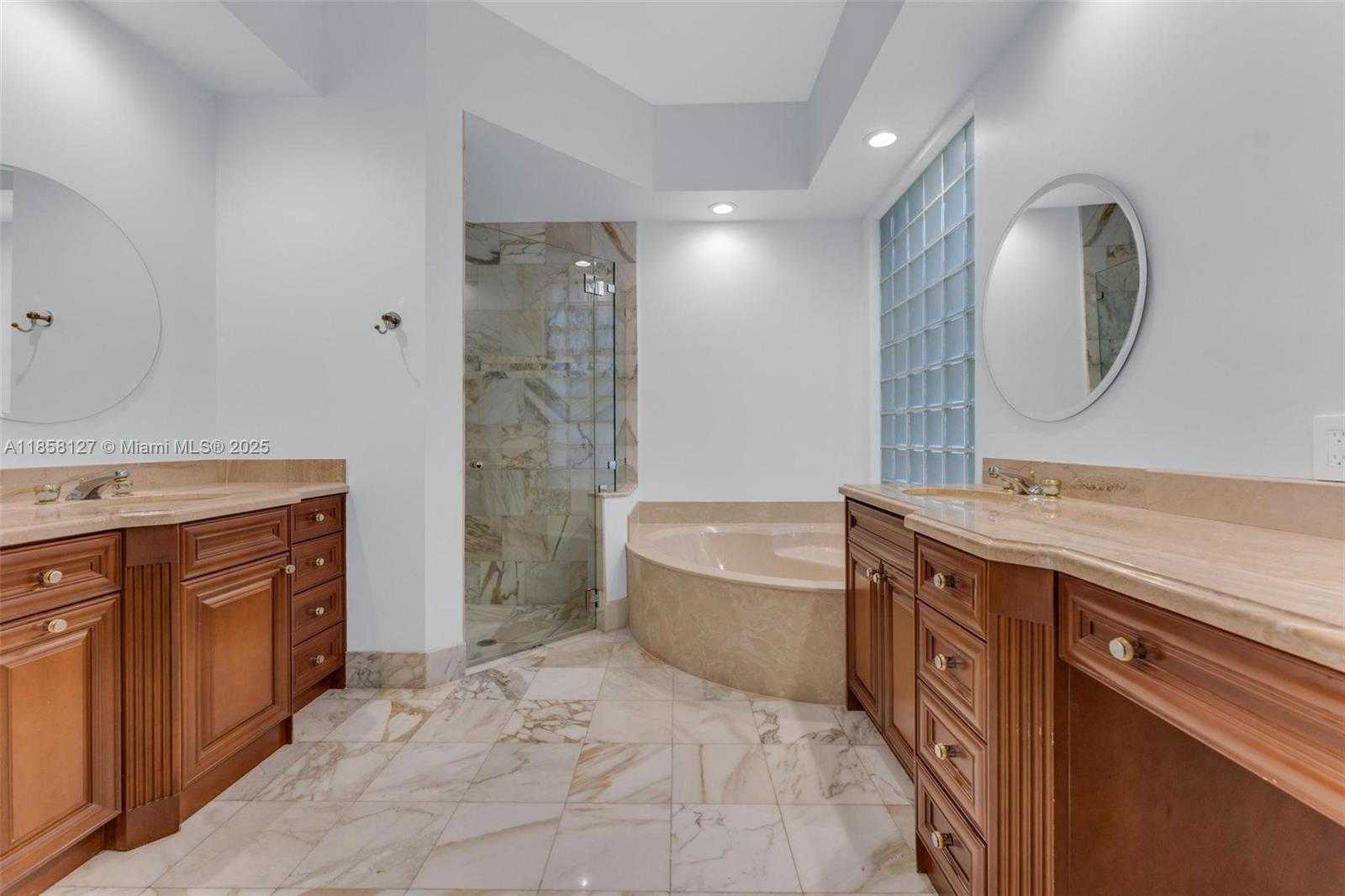 Small Image of 2468 BAY ISLE CT, Weston Number 37