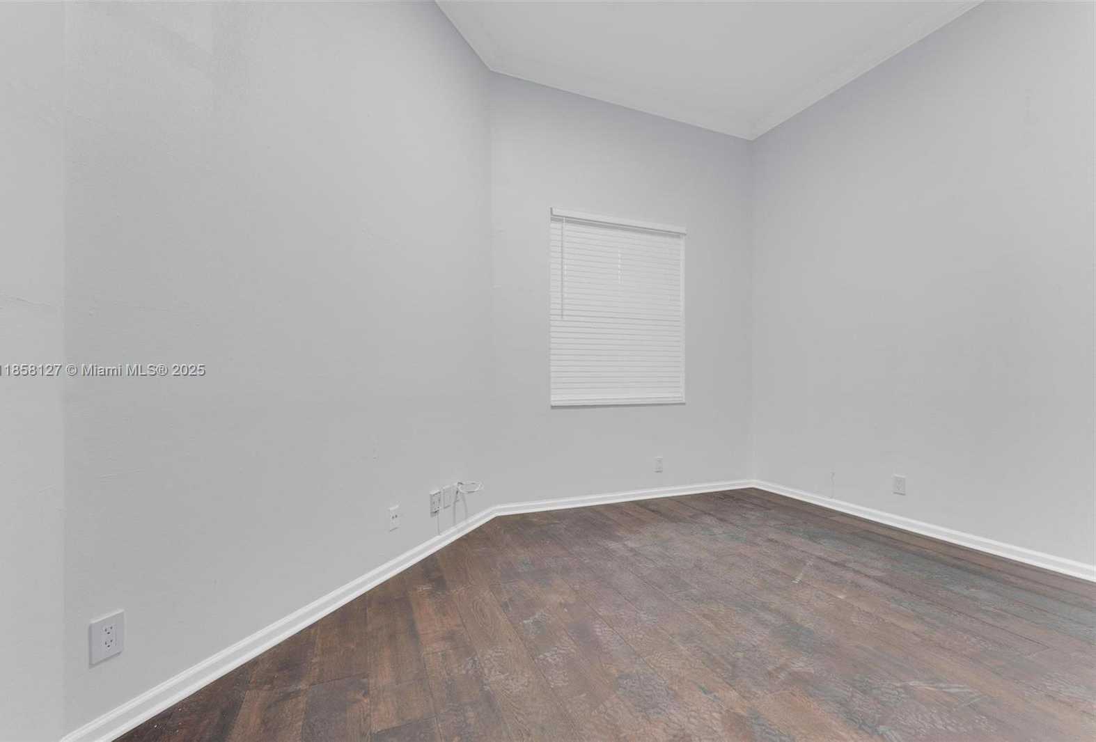 Small Image of 2468 BAY ISLE CT, Weston Number 38