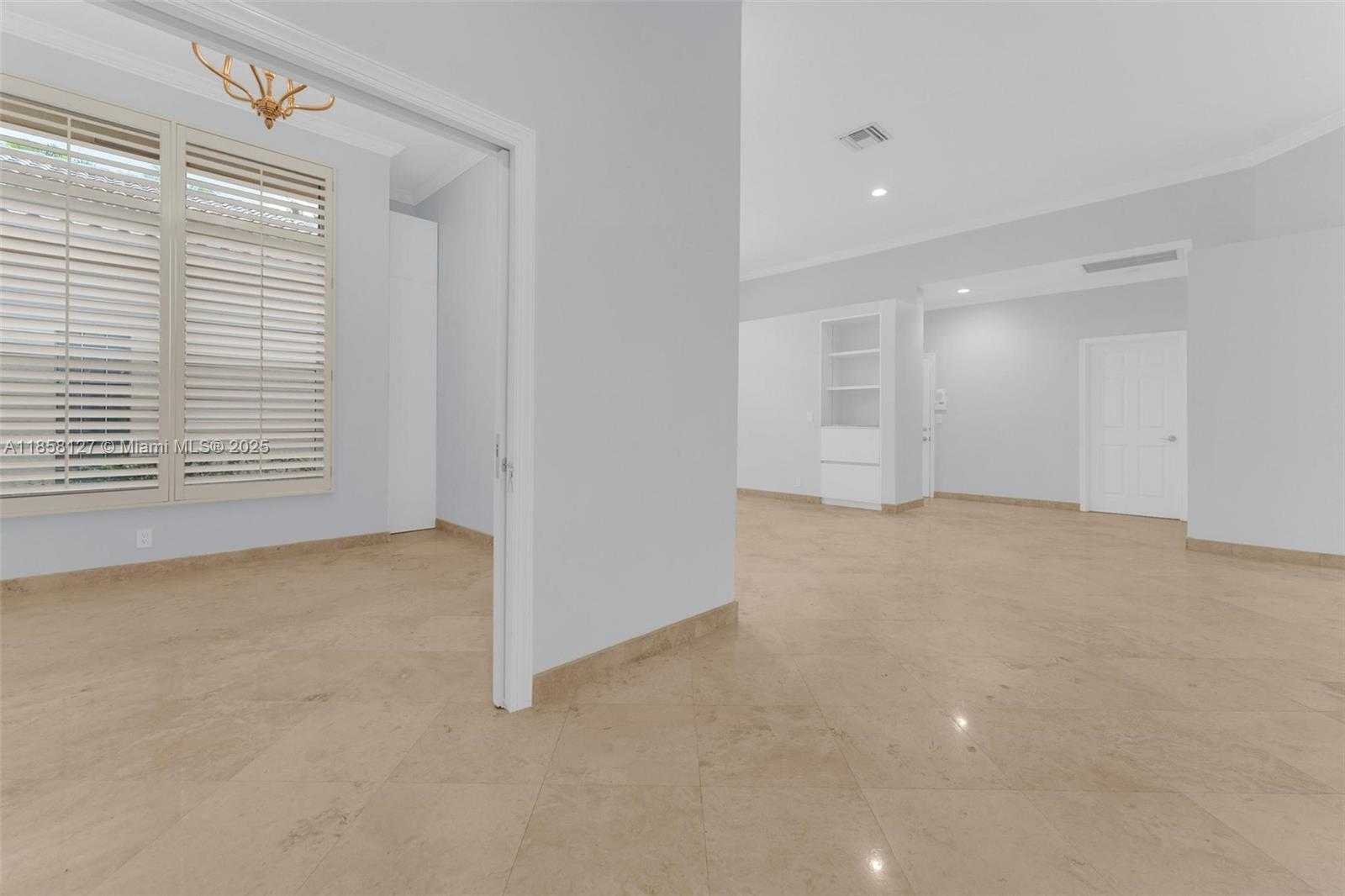 Small Image of 2468 BAY ISLE CT, Weston Number 39