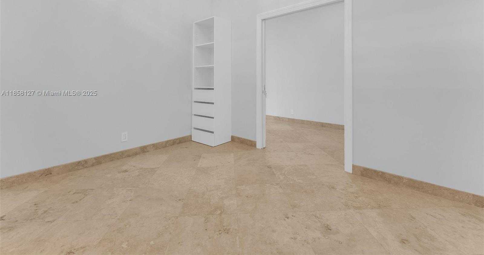Small Image of 2468 BAY ISLE CT, Weston Number 40