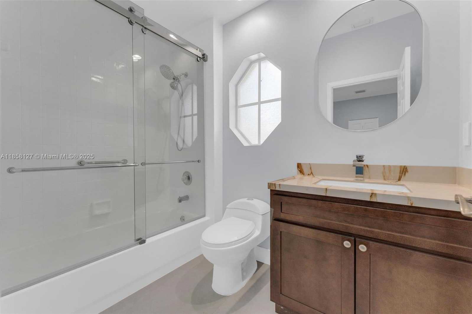 Small Image of 2468 BAY ISLE CT, Weston Number 41