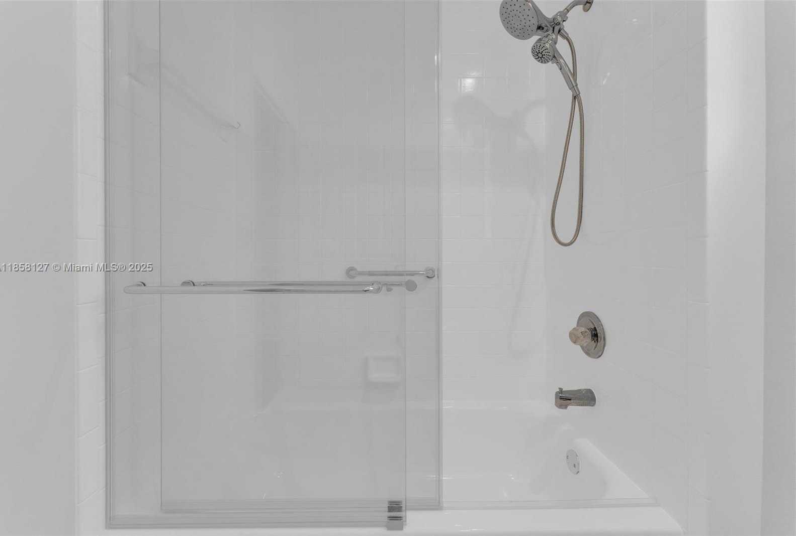 Small Image of 2468 BAY ISLE CT, Weston Number 42
