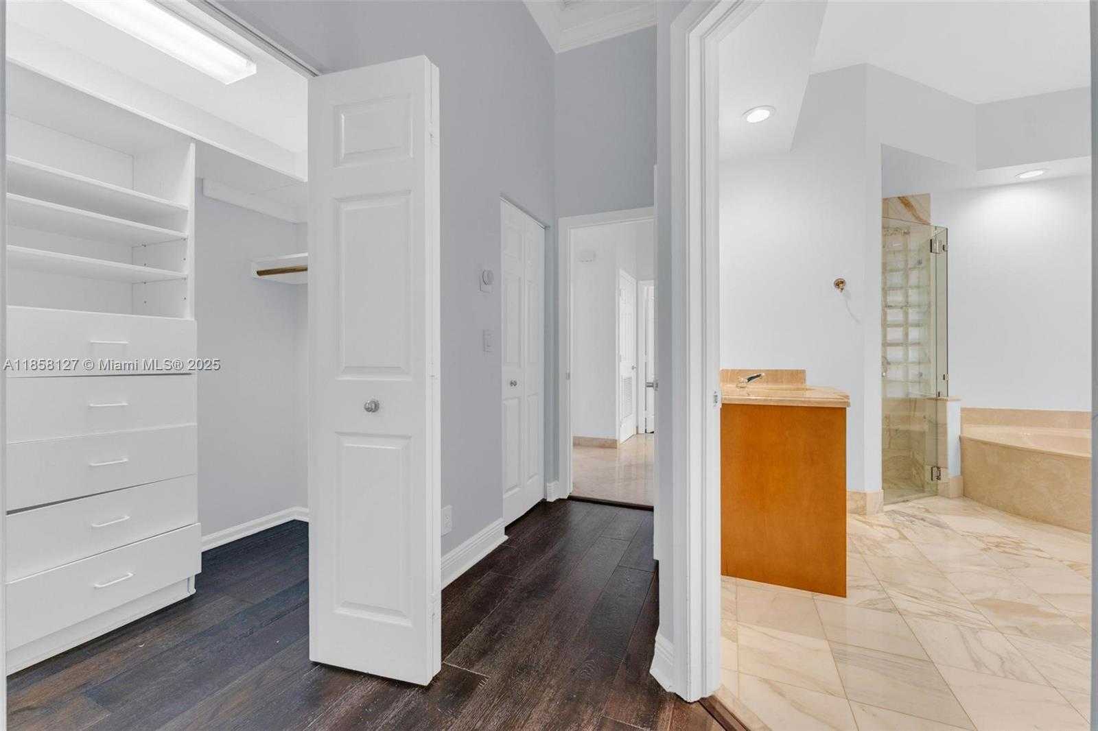 Small Image of 2468 BAY ISLE CT, Weston Number 44
