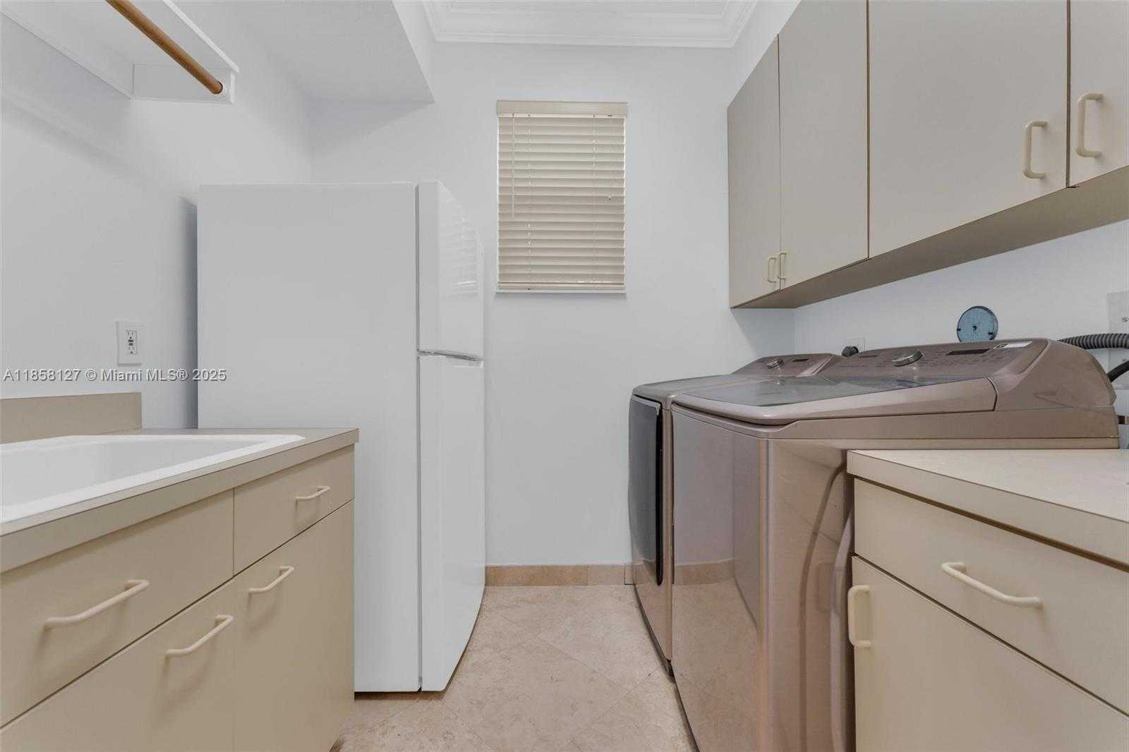 Small Image of 2468 BAY ISLE CT, Weston Number 47