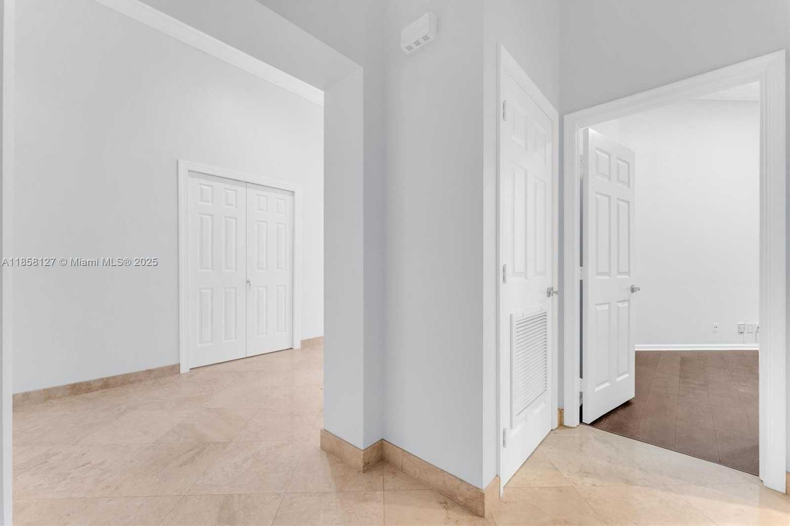 Small Image of 2468 BAY ISLE CT, Weston Number 7