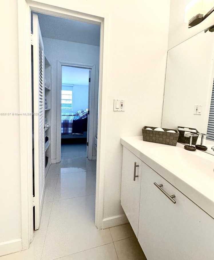 Small Image of 100 LINCOLN RD #1406, Miami Beach Number 12