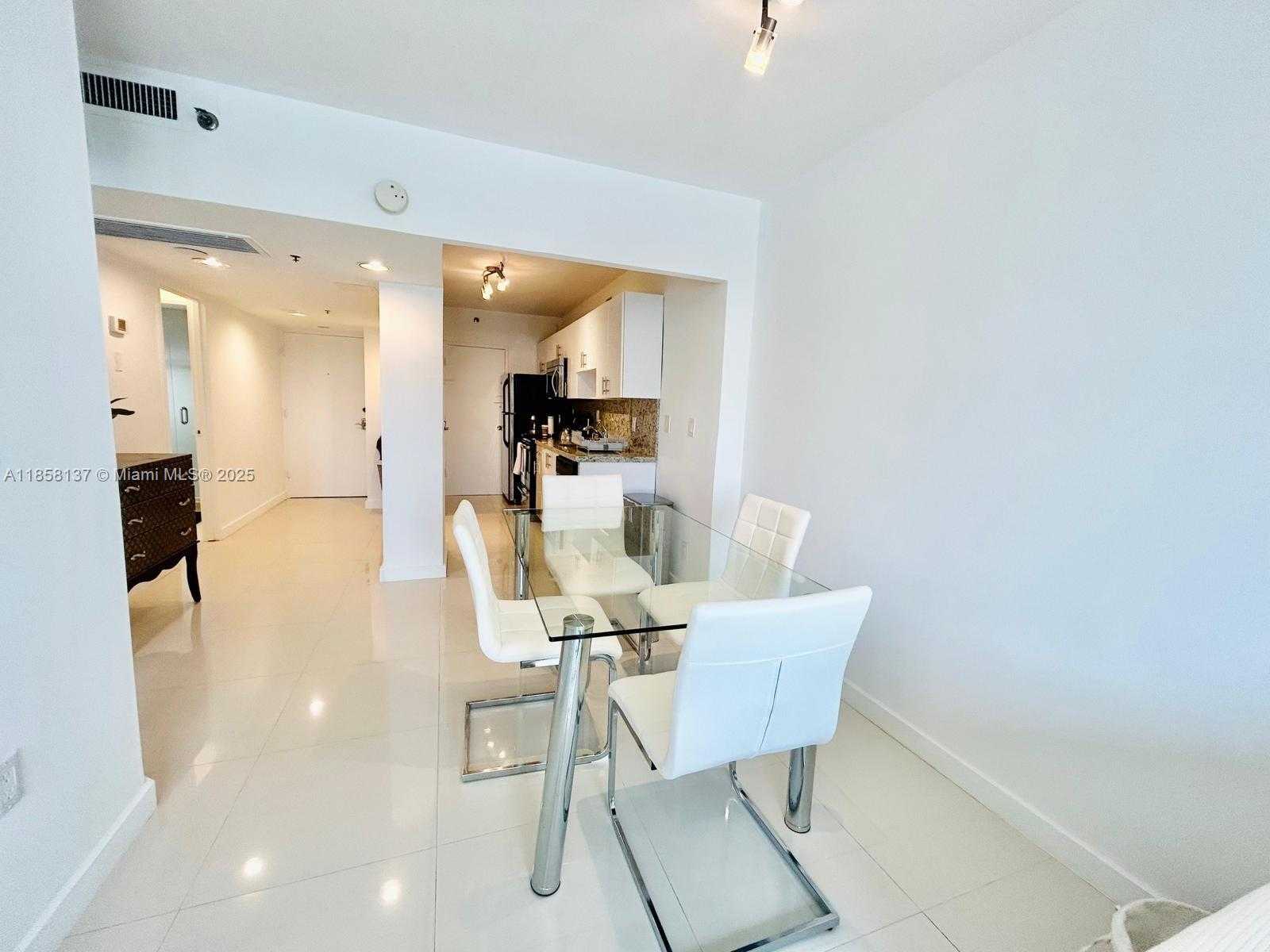 Small Image of 100 LINCOLN RD #1406, Miami Beach Number 2