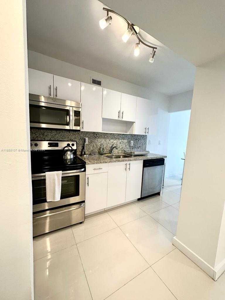 Small Image of 100 LINCOLN RD #1406, Miami Beach Number 7